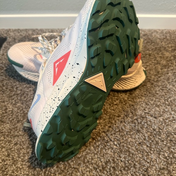 Never worn: Nike Women's Pegasus Trail Running Shoes - White and Red - Picture 3 of 6